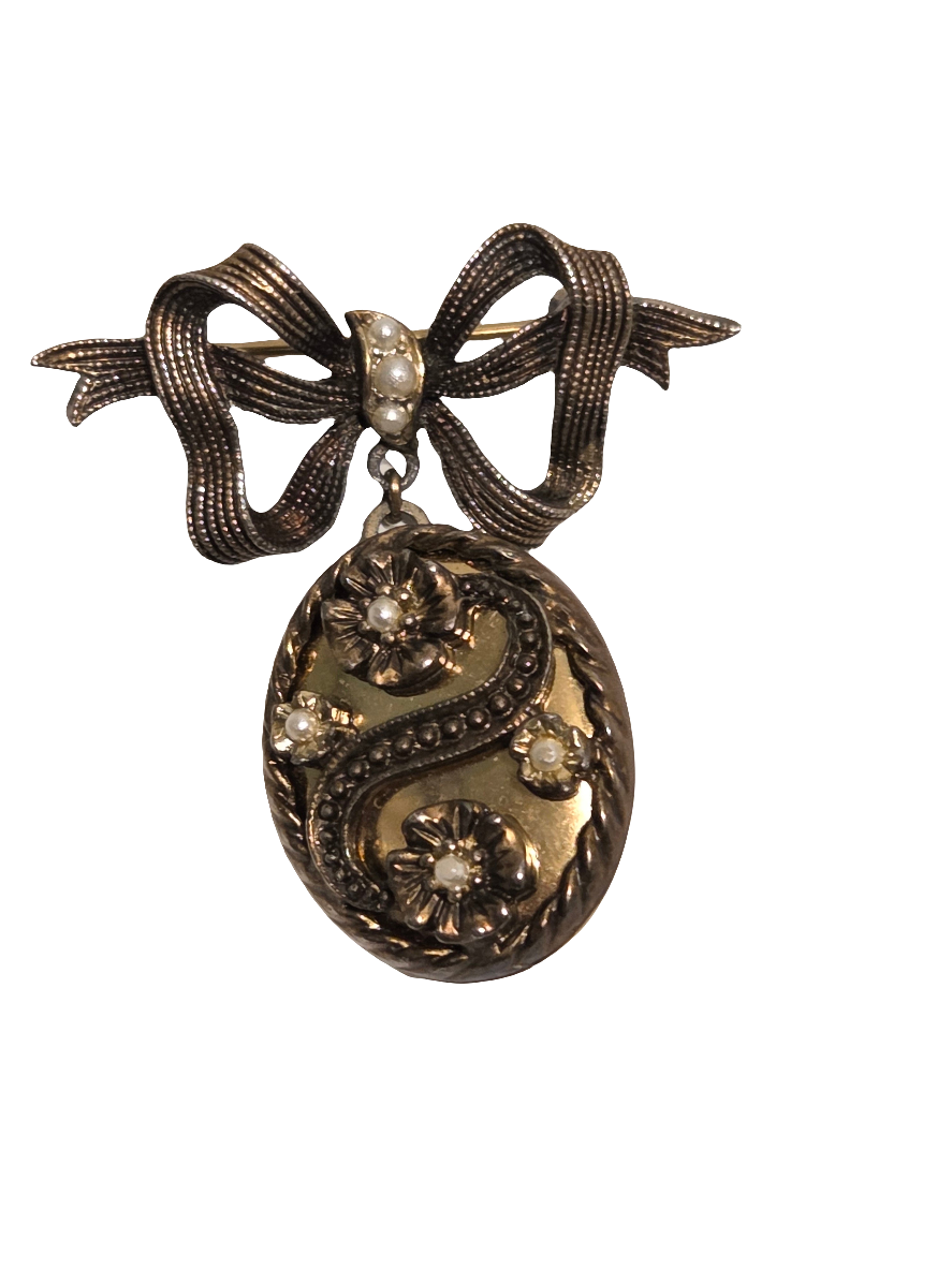 Period: Late Victorian Era (circa 1870s - 1890s) or Art Deco 1920s