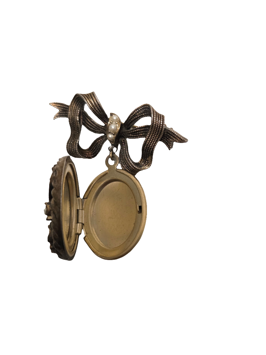 Period: Late Victorian Era (circa 1870s - 1890s) or Art Deco 1920s
