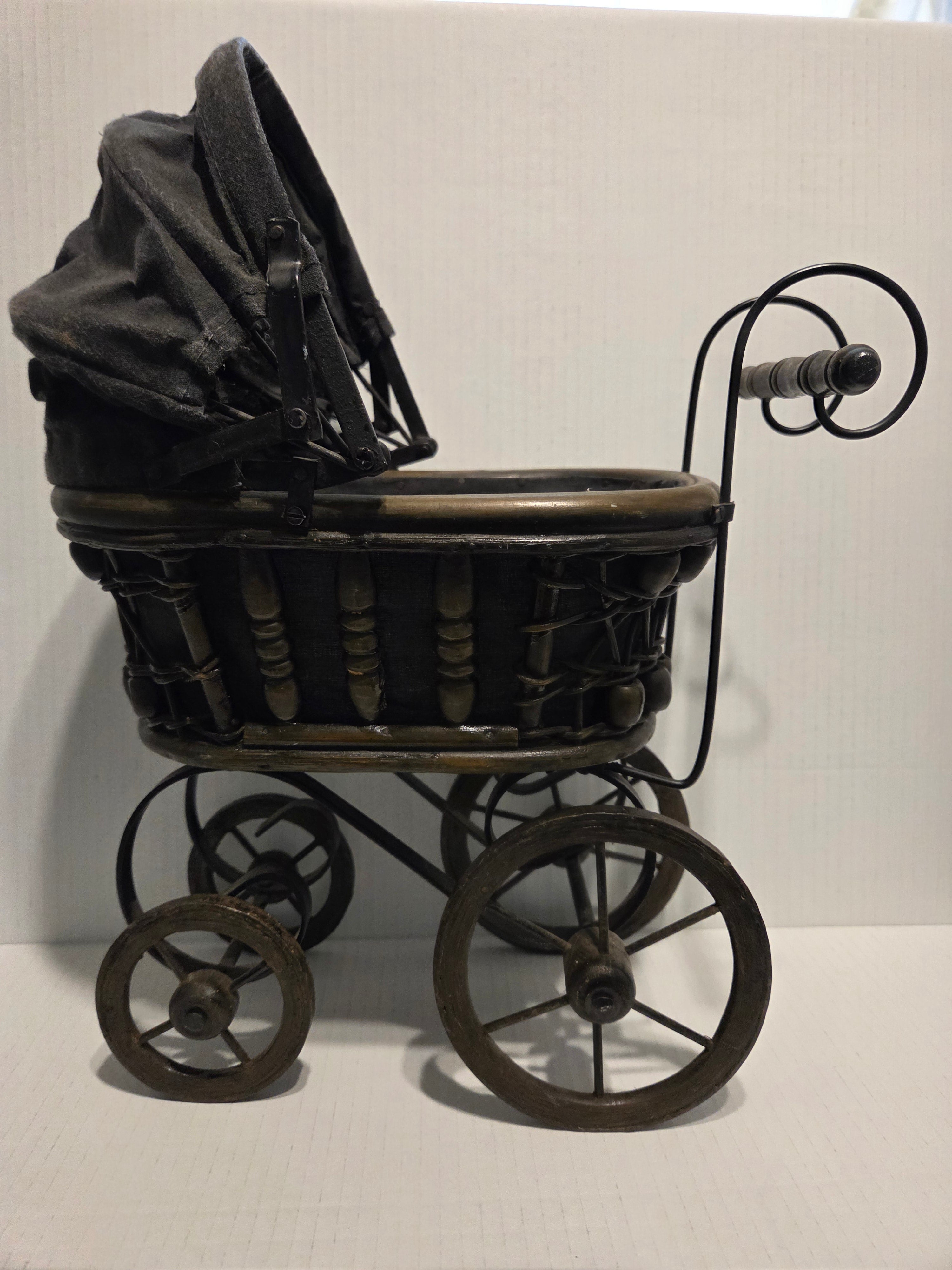 Late Victorian to Edwardian Era (circa 1890s - 1910s)