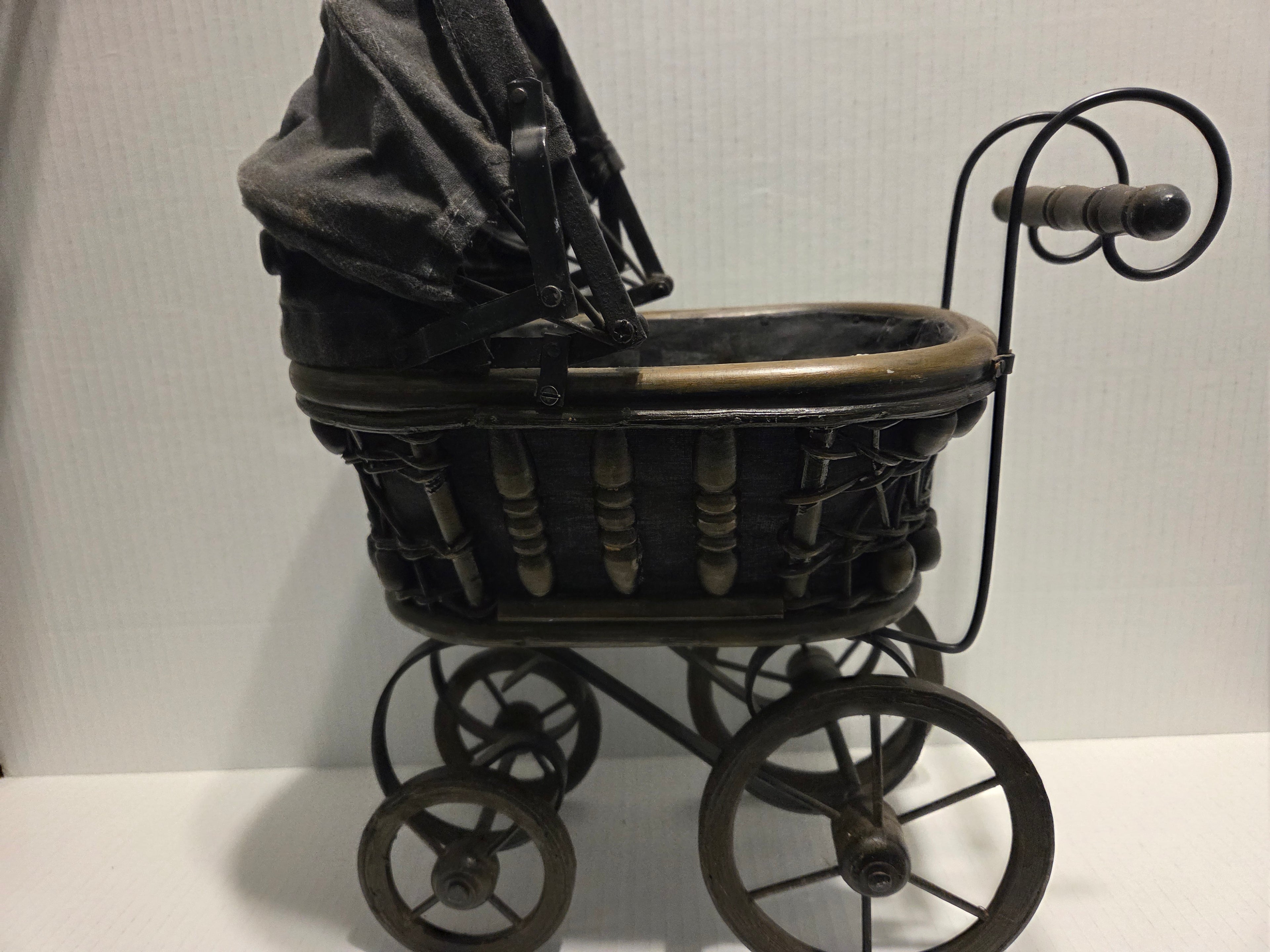 Late Victorian to Edwardian Era (circa 1890s - 1910s)