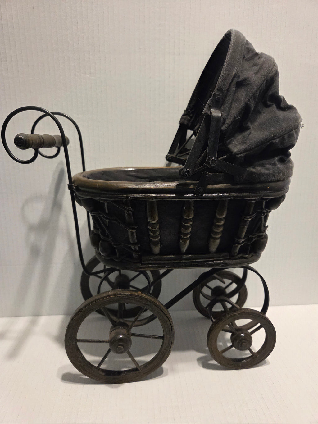 Late Victorian to Edwardian Era (circa 1890s - 1910s)